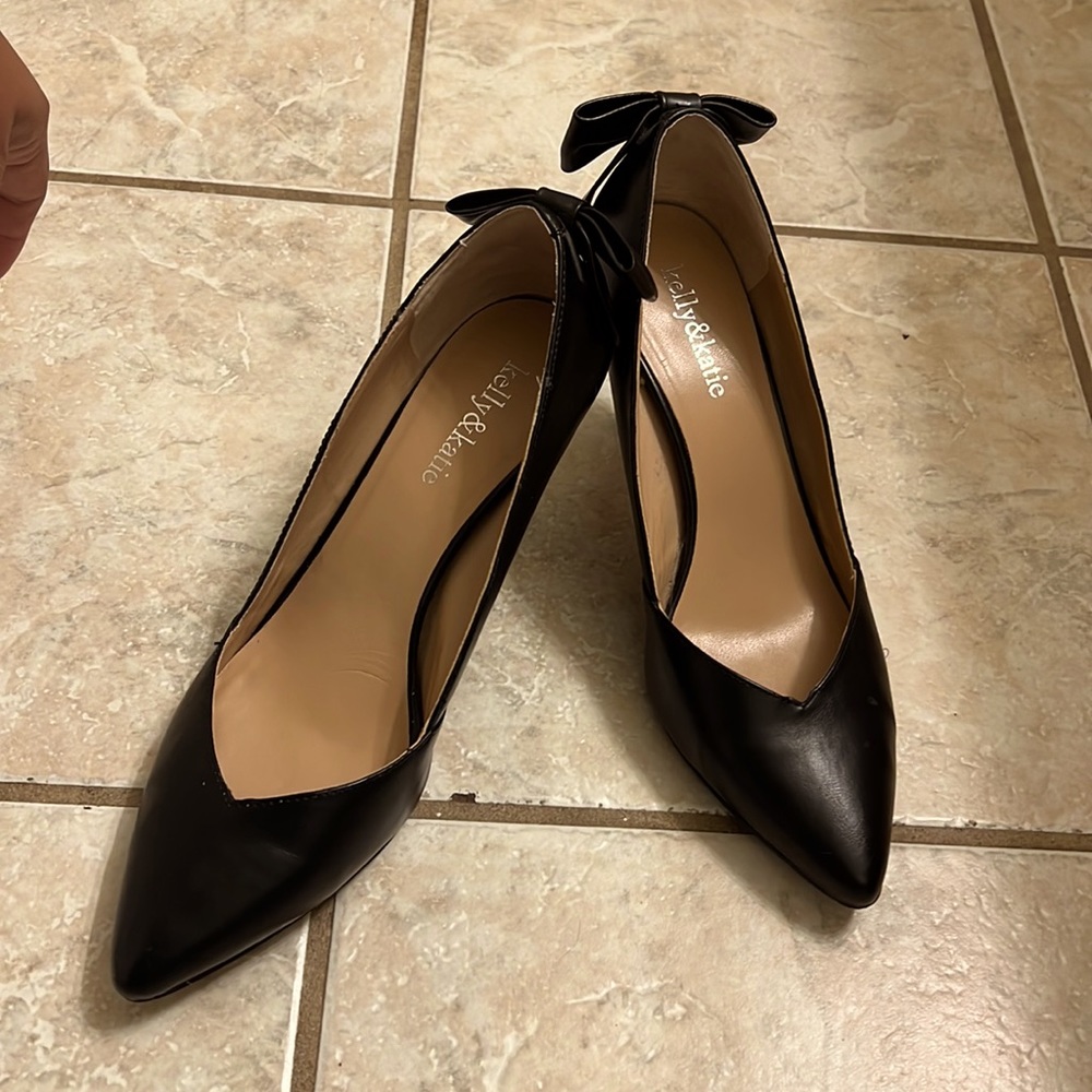 Heels with bow